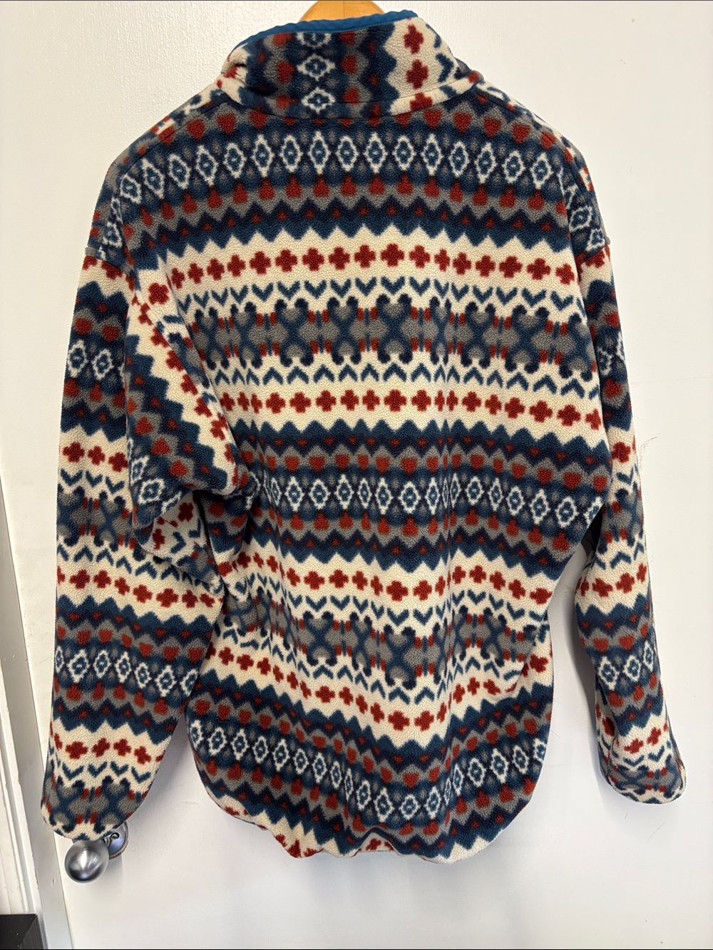 Patagonia Patterned Fleece Pullover Jacket - Cream, Navy & Teal Accents - Picture 5 of 7